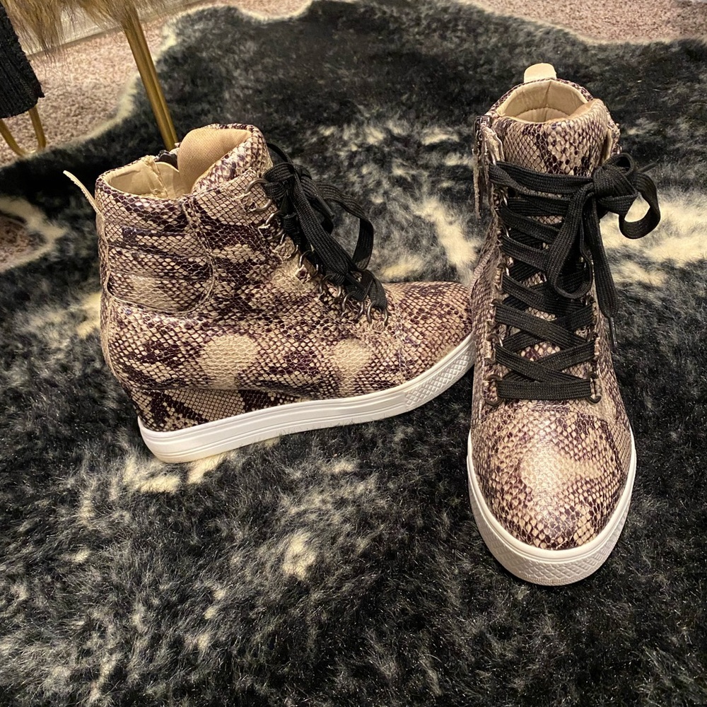 Snakeskin print sneaker wedge sneaker boot heels - Picture 5 of 16